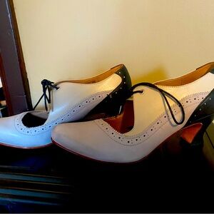 John Fluevog - new never worn leather shoes